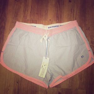 Southern Tide woman’s shorts Size M brand new